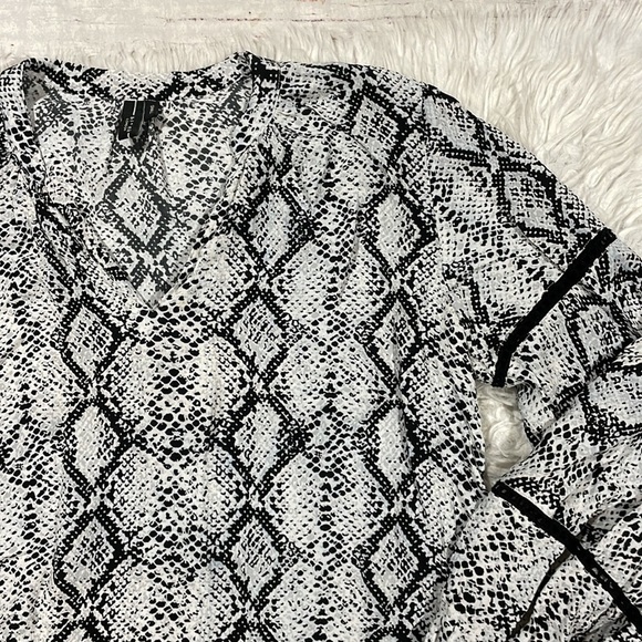 Bl^nk London Anthropologie White Black Python Snake Blouse - Picture 7 of 10